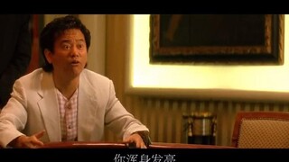 华仔当着众人面换走发牌官手上的牌，不愧是赌侠，手速快！