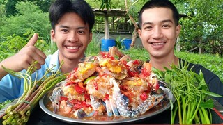 ตำปูม้าสดๆตัวใหญ่ๆมีไข่มันๆ เผ็ดแซ่บนัวร์สุดๆ.