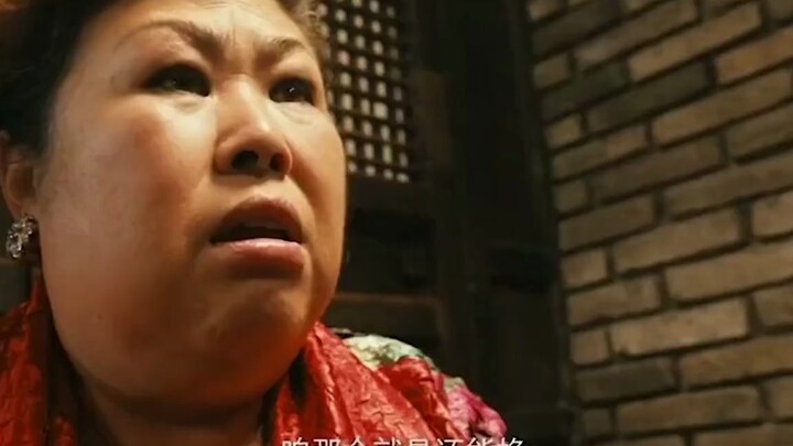 As soon as you see this older sister, you know who’s the richest person in the whole series.