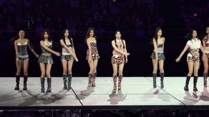 TWICE التي انتقدتها فتاة أجنبية لأنها تفتقر إلى القوة أثناء الرقص