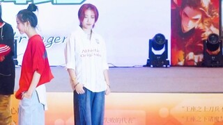 นี่มันรสชาติของวาฬนี่นาฏศิลป์เกาหลีจาก Wii ของมหาวิทยาลัยเซาท์เวสต์ เพลง "How Sweet"