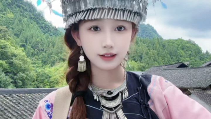 Tôi mong năm mươi năm nữa, bà nội vẫn ở bên cạnh bạn! #Năm mươi năm nữa