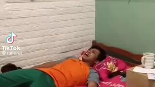 MK(momen) ketika lu lakik dan emak lu beliin sprei diskon 🗿🗿