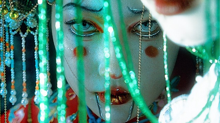 “Rumah besar dan mewah ini… sudah menelan dua nyawa.” Benarkah… hanya dua saja?