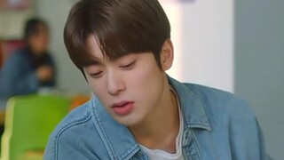 Nhân vật của Jung Jaehyun hơi khó chịu và hơi luộm thuộm (Si Jenny cũng rất hài hước)