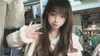 Thế giới này có biết bao nhiêu chị đẹp, trời lạnh thì ôm chị đẹp một cái có sao đâu!!