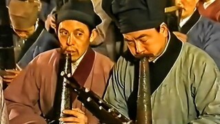 男人对乐器一窍不通，滥竽充数混在乐队，结果付出惨痛的代价