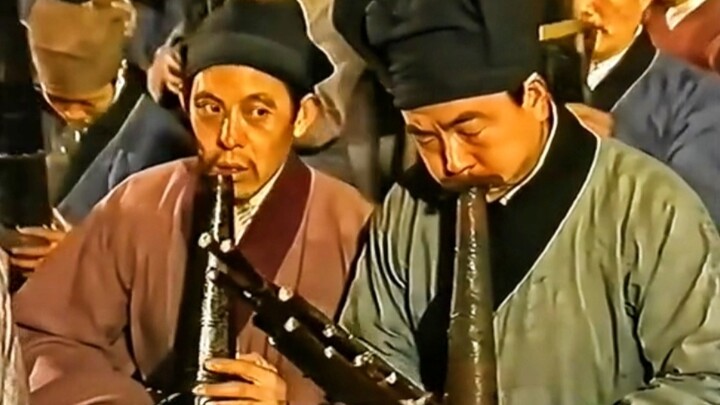 男人对乐器一窍不通，滥竽充数混在乐队，结果付出惨痛的代价