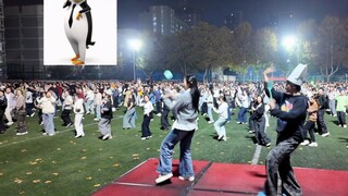 西安交通大学2000名高雅人士同跳企鹅舞双人版