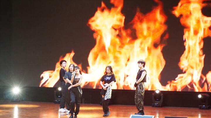 Shocking! The singer and dancer from Nanning No.2 Middle School really opened the microphone to sing