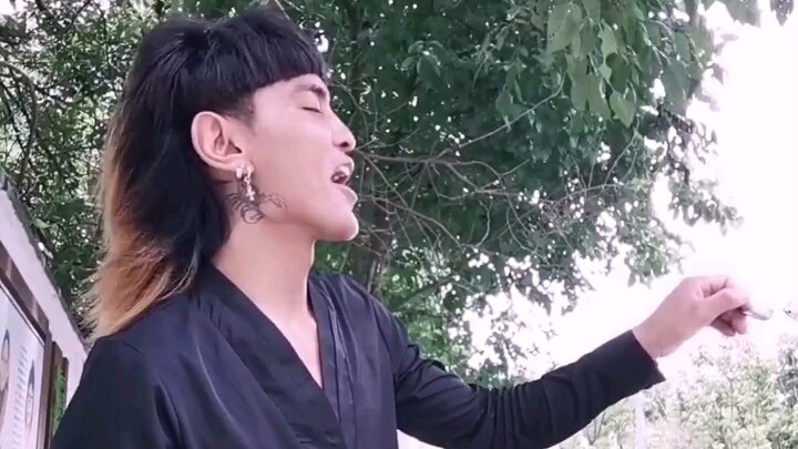 云南傈僳族小伙早年黑发蘑菇头珍贵影像。