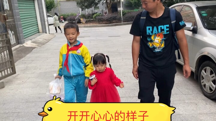 Ibu Chenxuan: Pak Liu jarang sekali punya waktu untuk menjemput anak-anak pulang sekolah, jadi dia s