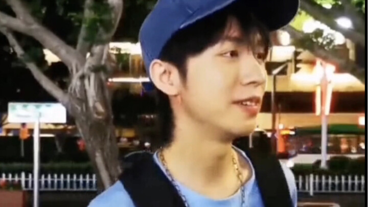 مقابلة صحفيّة: ماذا يحدث لشاب يبقى عازبًا لفترة طويلة؟