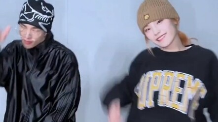 【Hwang Gyuri × Hwang Hyunjin】Thử thách vũ đạo LALALALA + untouchable cùng đàn anh Hwang Hyunjin, hôm