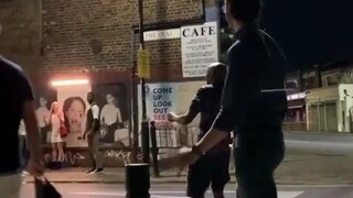 กำลังถ่ายฉากทะเลาะกันอยู่ ผู้คนที่เดินผ่านมาคิดว่าเป็นเรื่องจริง จึงรีบเข้าไปห้ามทันที