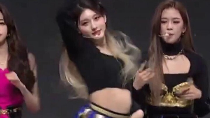 ที่แท้เธอก็เคยเต้นช่วง “13 วินาทีแห่งเทพ” มาแล้วถึงสี่ครั้ง ดีบิวต์มาเหมือนตำแหน่งเมมเบอร์จูเนียร์ โ