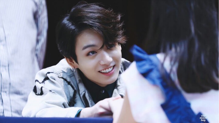 【ทิม จองกุก】ตอนงานเซ็นหนังสือ มีเด็กผู้หญิงน่ารักคนหนึ่งมา