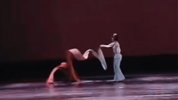 "Graceful as a Swimming Dragon" #Long Silk Dance #National Style #Classical Dance #Dunhuang Flying A