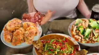 As everyone knows, videos can't be photoshopped, so this one is real.