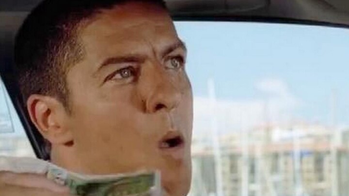 The taxi suddenly turned into a supercar, the crazy taxi driver drove too fast
