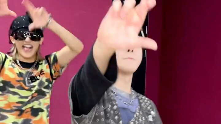 เอาเถอะ ฟังเพลงหมาของนายต่อไปเลย ฉันจะไปฟัง lngshot แล้วนะ