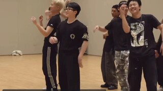 次人的伴舞得随时准备好即兴表演