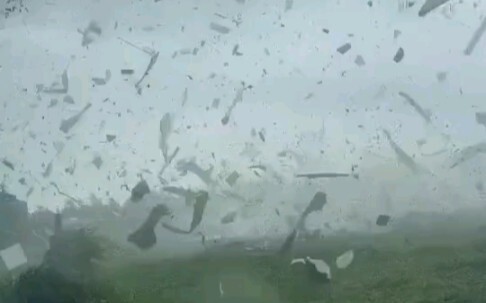 Tornado center! July 29, 2023, Hailun, Suihua, Heilongjiang – frontal view inside the chicken farm