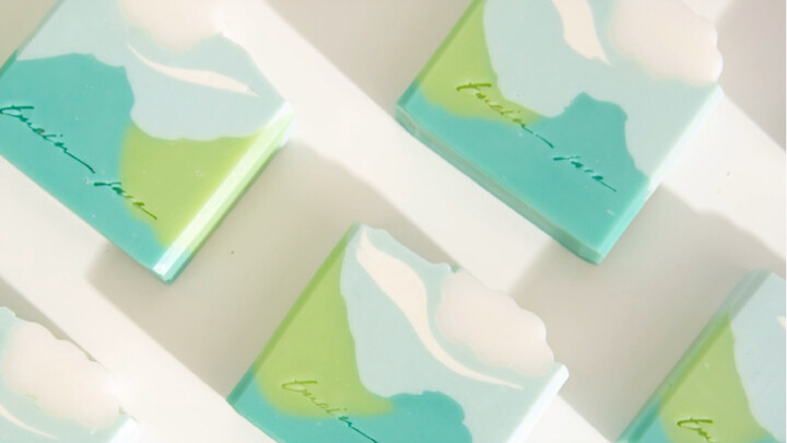 Hari ini saya memotong sabun hijau-biru, semoga kalian menyukainya!