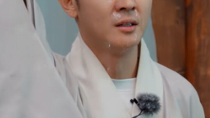 “Twelve Male Stars in C-Drama Play Xu Xian: Who’s the Funniest?”