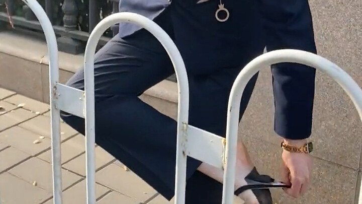 Bukan karena dia benar-benar memberi kok