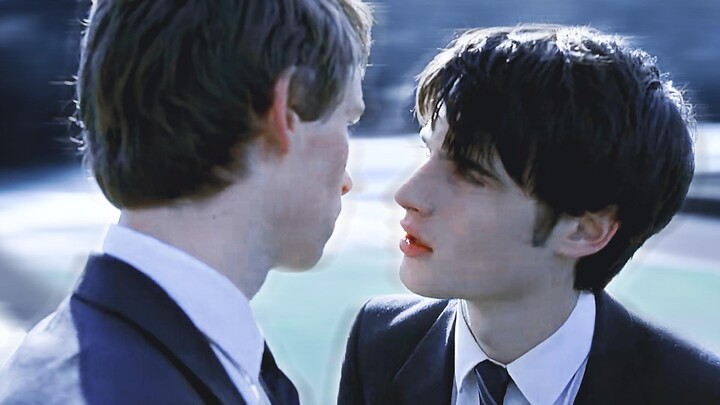 “Tôi và cậu bạn cùng phòng thiên tài bệnh xảo tâm đầu ý hợp của mình.”