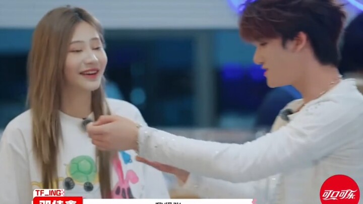 Hai điệu nhảy cực kỳ đối lập, hahaha hahahahaha, chính là cái cảm giác này đấy