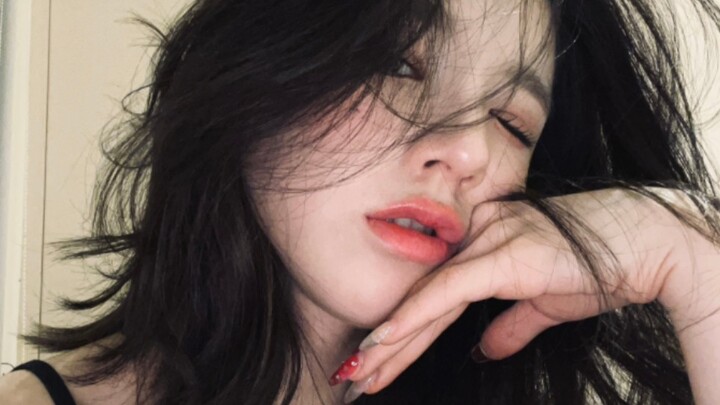 Idol nhóm nhạc mờ nhạt nhưng nhan sắc thuộc top đầu nhờ gương mặt đẹp.