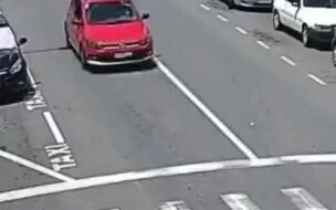 يُمكنك أن ترى أن هذا السائق يتحلّى بقلب طيّب!