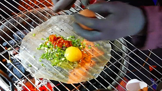 Vietnam Street Food - พิซซ่าเวียดนาม / Dalat Grilled Rice Paper