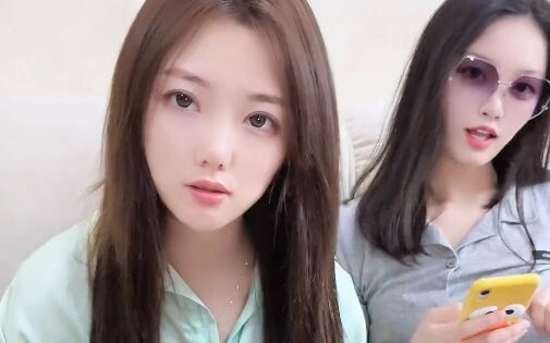 Đây chính là chị ruột đấy, ra tay không nương tay chút nào,