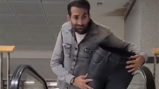 Một cảnh tượng kỳ lạ xảy ra tại trung tâm thương mại Mỹ, màn tách rời cơ thể của người đàn ông!