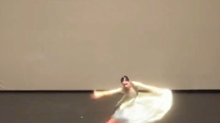 Điểm danh những vũ công có tâm hồn thú vị, ngay từ màn mở đầu đã khiến cả khán phòng choáng ngợp.