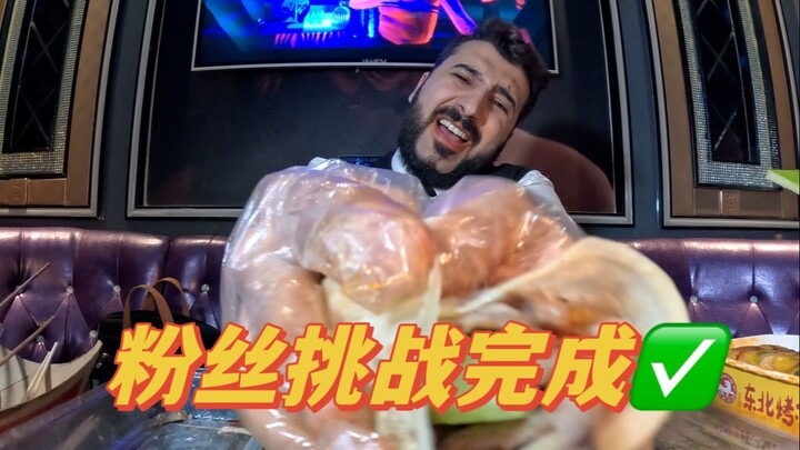 كل الأطعمة في كي تي في لذيذة جدًا هكذا، فكيف لي أن أخرج من تشونغتشينغ إذن؟