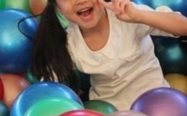 เสี่ยวเอินไฉ่คงไม่คาดคิดว่าเมื่อโตขึ้นจะกลายเป็นดาราดังแน่ๆ