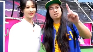 Tampan, Yang Zi bermain bisbol di MLB, penonton bersorak "ayo Andy, dia gadis harta karun"