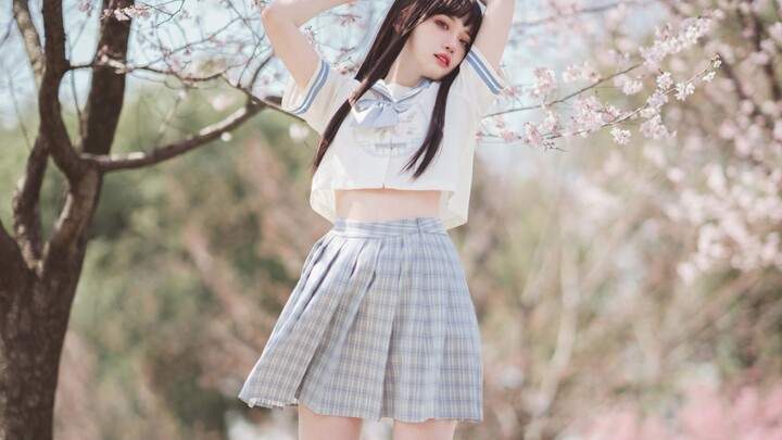 Kecelakaan! Sedang syuting bunga sakura dengan seorang cewek di taman, malah dikira patung dummy