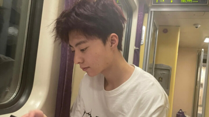 I ran into a very handsome guy on the train.