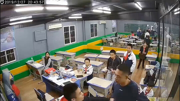 If students are entrusted to a teacher like this, parents can truly rest easy.