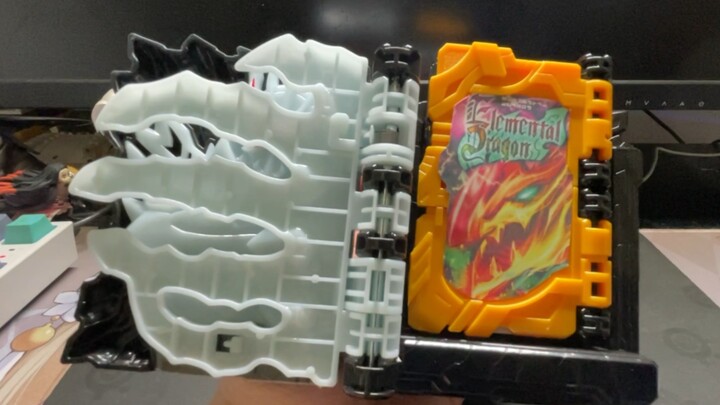 [Kamen Rider Saber] Elemental naga buatan gacha, bisa dihubungkan, menghunus pedang untuk membalik h