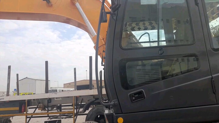 Excavator repaint #Qatar Best Painter