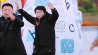Zhou Shen, let's do a passionate square dance (Shen Shen's posture and expression are perfect in one