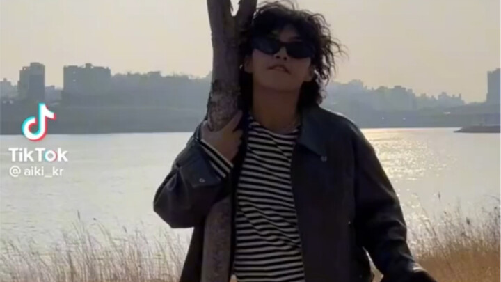 Jung Ho-seok membagikan ulang tantangan tari on the street di ins