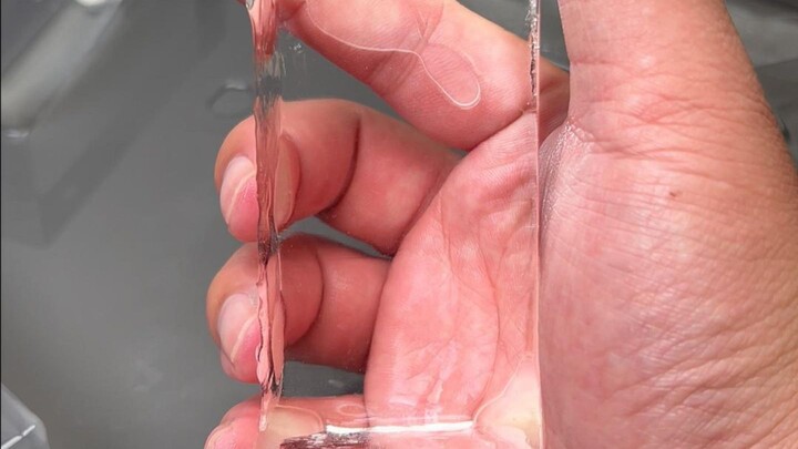 I never expected that ice cubes made with tap water containing more impurities would turn out to be 