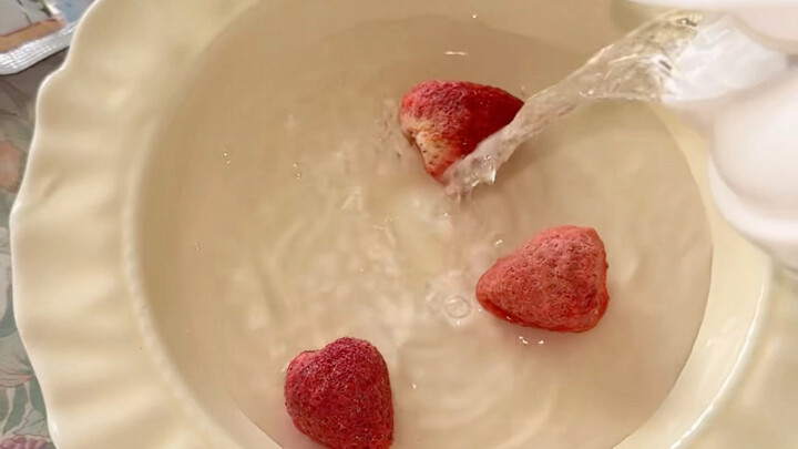 第一次听说冻干草莓！不是真草莓做的？